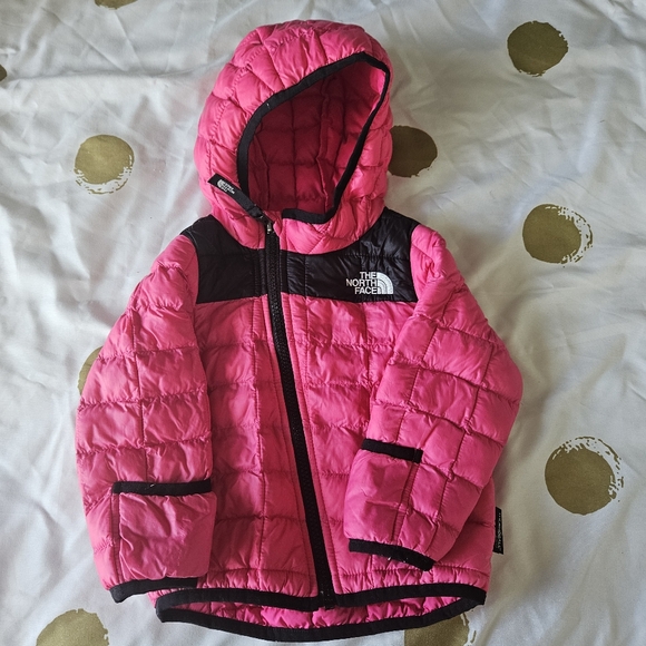 The North Face Infant Thermal Ball Jacket 6-12 month - Picture 2 of 7